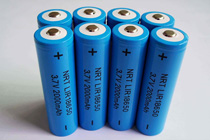鋰電池威脅不可避免 鉛蓄電池生存空間遭擠壓！